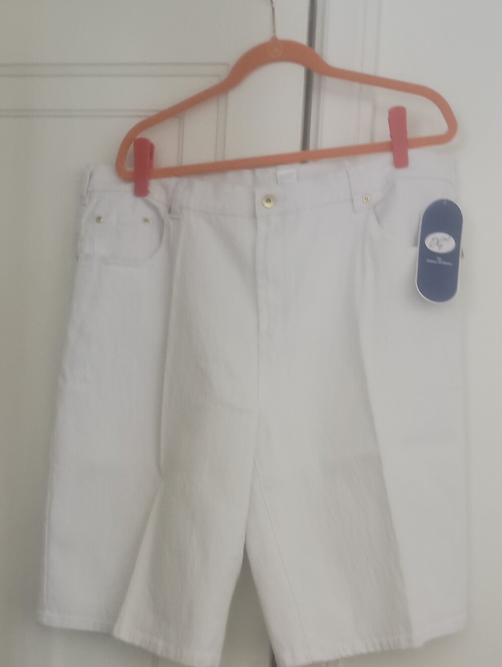DG2 by Diane Gilman White Bermuda Shorts